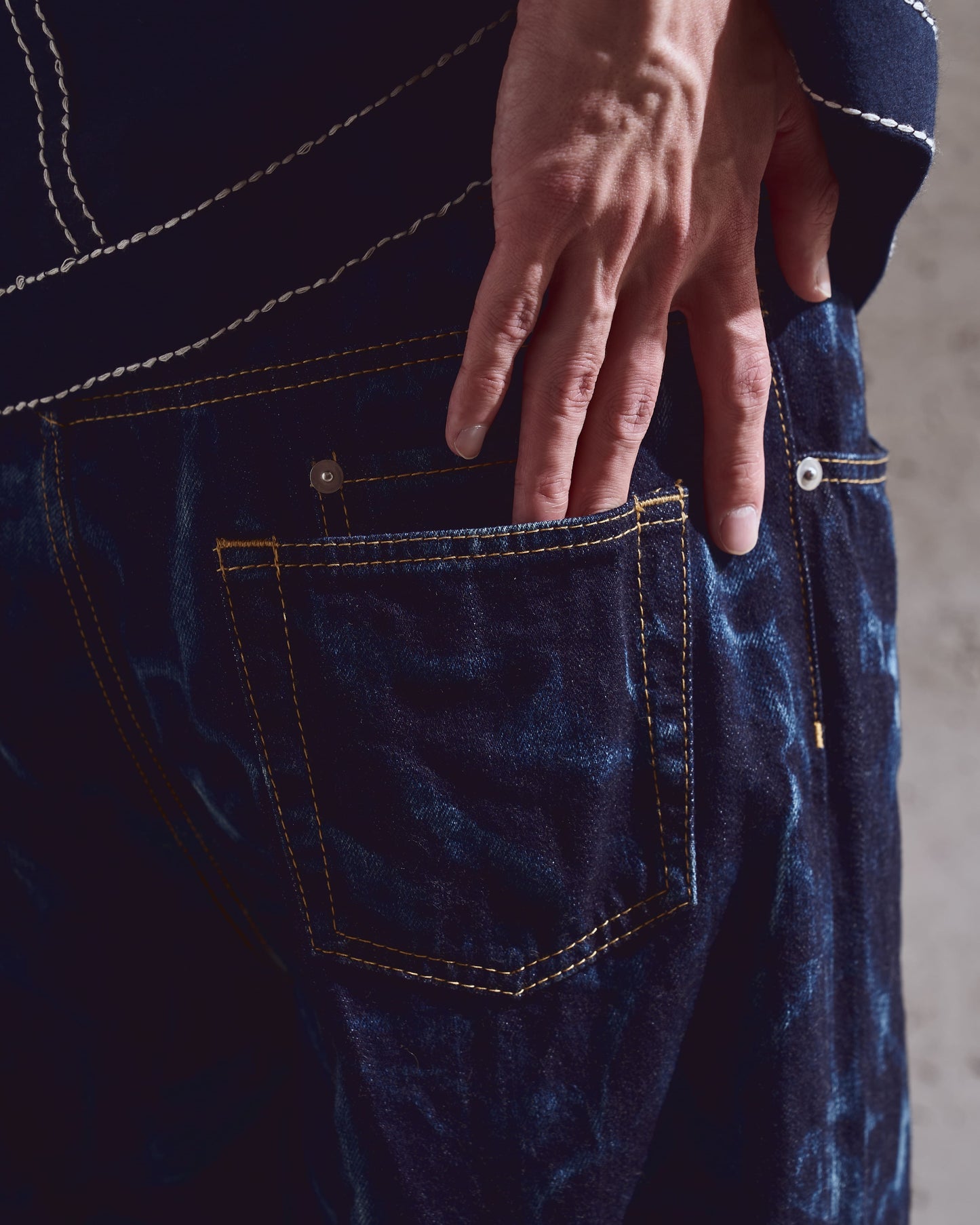 Steel frame knee denim pants