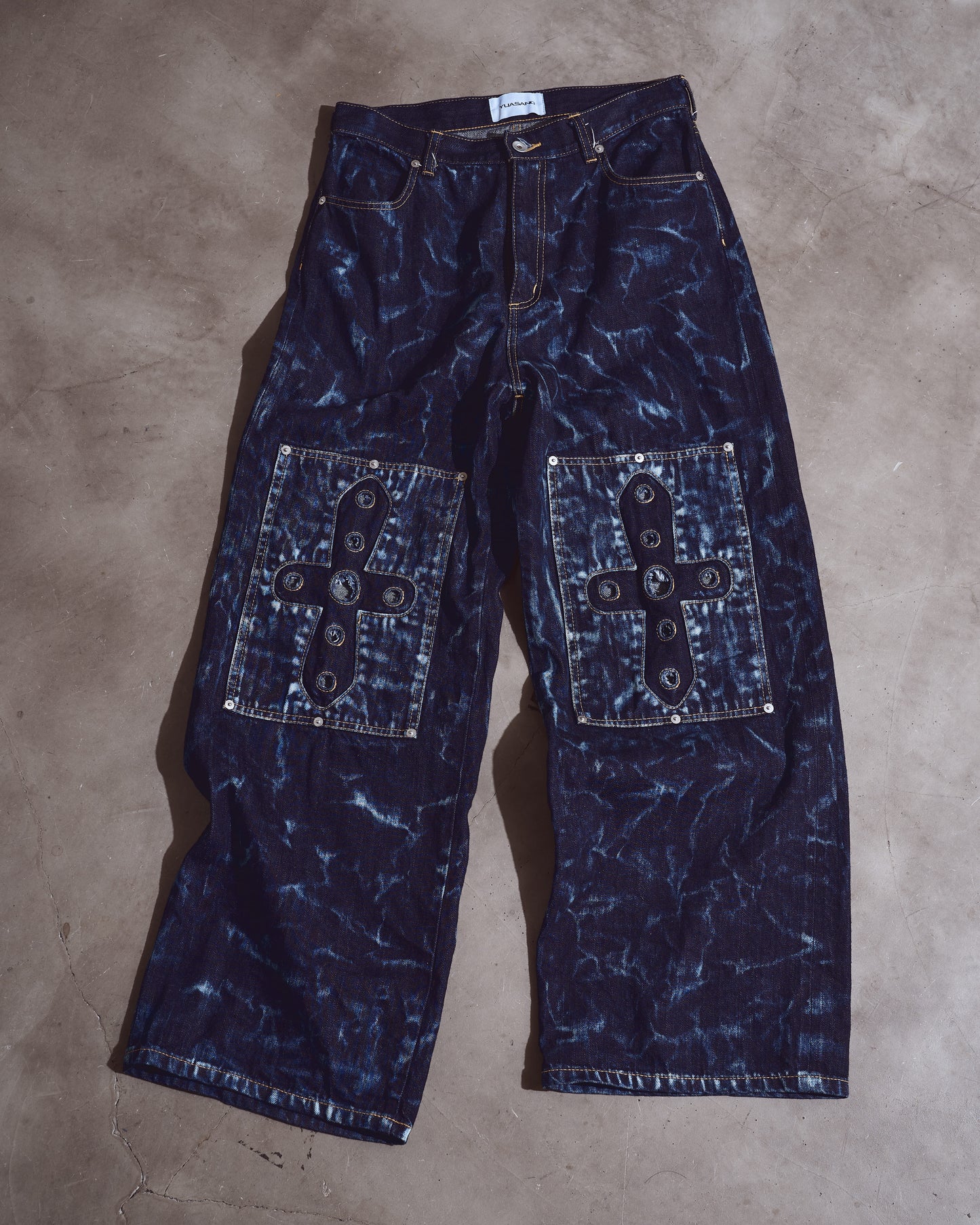 Steel frame knee denim pants