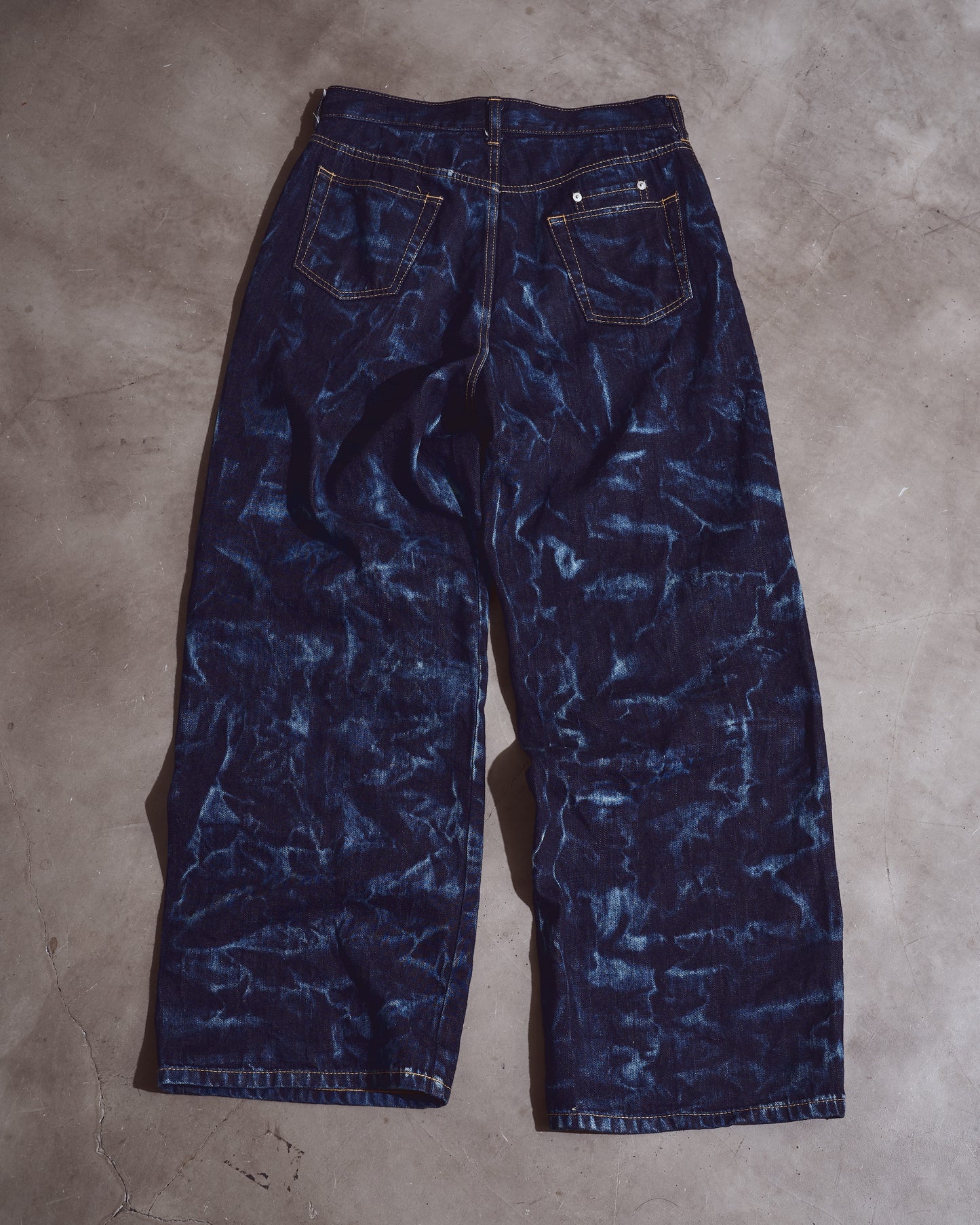 Steel frame knee denim pants